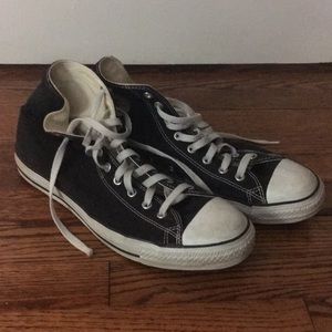 Black high top all-star converse